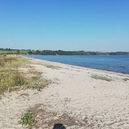 Skon Og Lys Feriebolig Ved Laekker Broager